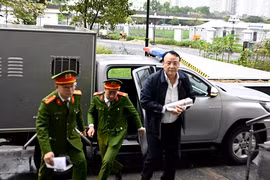 Nghìn người chen chân dự phiên xét xử cha con Chủ tịch Tập đoàn Tân Hoàng Minh