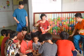 Bà Phạm Thị Hồng rộng lòng cưu mang những trẻ em bất hạnh