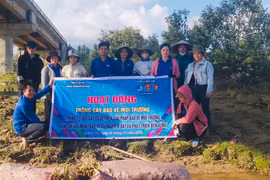 Tuổi trẻ Krông Pa trồng cỏ vetiver chống sạt lở