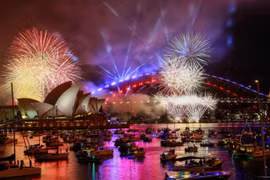 Video: Mãn nhãn màn trình diễn pháo hoa đón năm mới ở New Zealand, Australia