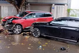 Bắt tạm giam đối tượng cố ý tông liên tiếp vào ôtô Peugeot đậu trước cổng nhà vợ cũ