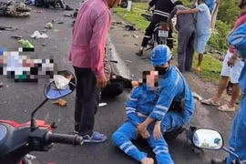 Khởi tố 2 cha con trong vụ 16 tuổi lái ô tô tông hàng loạt xe máy chờ đèn đỏ