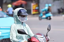 Nắng nóng gay gắt ở hầu hết các khu vực trên cả nước, có nơi trên 42 độ C