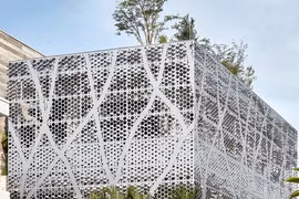 Thiết kế mặt đứng 'chất chơi' cho nhà phố hướng Tây