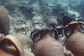 Phát hiện tàu ma 1.700 tuổi, hàng hóa kỳ dị còn nguyên vẹn