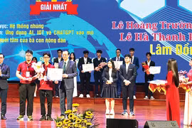 Nuôi tằm bằng AI và giấc mơ chinh phục nước Mỹ của ba thầy trò