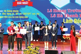 Nuôi tằm bằng AI và giấc mơ chinh phục nước Mỹ của ba thầy trò