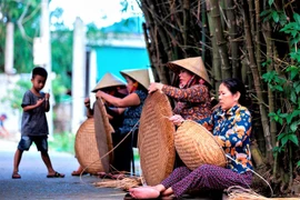 Làng đan lát hơn 400 năm tuổi 