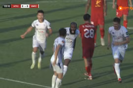 Văn Quyết ghi bàn trong ngày trở lại, Hà Nội FC bị cầm hòa