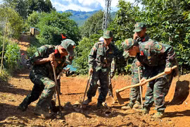 Những con đường thuận lòng dân 