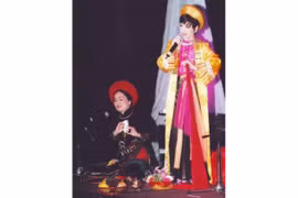 Trang phục, đạo cụ văn nghệ thời gian khó