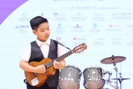 Học theo YouTube, cậu bé gốc Việt giành giải nhất ukulele cuộc thi quốc tế