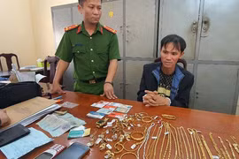 Thủ đoạn tinh vi của 'đạo chích' trộm hàng chục cây vàng