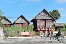 Lần đầu về làng Vua Lửa