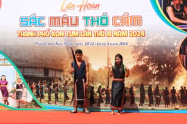 Liên hoan sắc màu thổ cẩm thành phố Kon Tum lần thứ III