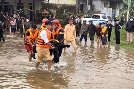 Thừa Thiên-Huế: Đi qua đập tràn, một người bị nước cuốn mất tích 