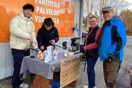 3 học sinh đem cà phê muối qua Phần Lan để bán