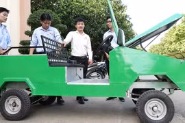 Sinh viên miền Tây chế tạo ô tô điện nhiều tiện ích
