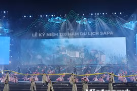 Hàng nghìn người hào hứng đón mừng Lễ kỷ niệm 120 năm du lịch Sa Pa