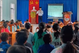 Kông Chro: Hơn 100 thiếu nhi được hướng dẫn kỹ năng phòng tránh đuối nước