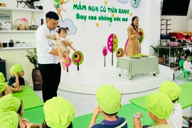 Tiến sĩ giáo dục mầm non nói về thế mạnh khi nam sinh theo nghề nuôi trẻ