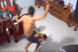 Bình Phước: Cha dượng đánh đập dã man bé trai 9 tuổi