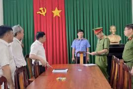 Lừa 'chạy' suất tái định cư sân bay Long Thành: Bắt 2 cán bộ, thu nhiều tài liệu