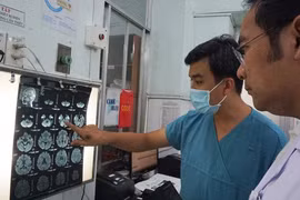 Lần đầu tiên, bác sĩ sử dụng ECMO cứu trẻ mắc tay chân miệng nặng