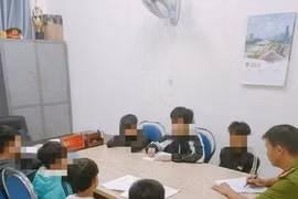 Học sinh chế pháo nổ, bỏ vào bao lì xì bán