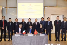 Ký kết thỏa thuận tổ chức Giải đua Thuyền máy Quốc tế tại Bình Định