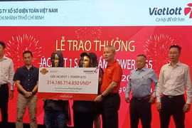 Hai người đến từ TP HCM cùng nhận giải Jackpot 1 trị giá 314 tỉ đồng của Vietlott