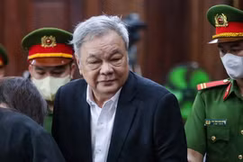 Bị cáo Trần Quí Thanh cùng 2 con gái hầu tòa