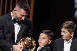  Messi làm nên lịch sử vĩ đại với lần thứ 8 đoạt giải Quả bóng vàng