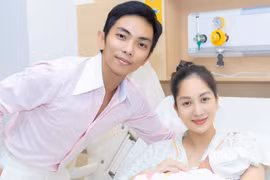 Khánh Thi - Phan Hiển đón con thứ ba chào đời