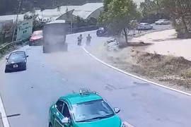 Xe tải mất lái, va chạm liên hoàn với 3 xe ô tô trên đèo Mimosa 