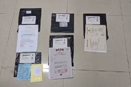 Triệt phá đường dây vận chuyển trên 20.000 tài liệu, bằng giả