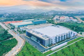 Xây dựng, trình Thủ tướng Chính phủ ban hành Quyết định về việc chuyển giao Ban Quản lý Khu Công nghệ cao Hòa Lạc