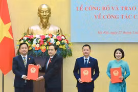 Công bố Nghị quyết của Ủy ban Thường vụ Quốc hội về công tác cán bộ