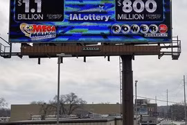 Hai giải xổ số có độc đắc 'khủng' gần 2 tỉ USD, nước Mỹ phấn khích