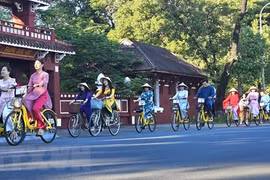 Tuần lễ Áo dài Cộng đồng Huế 2023: Quảng bá hình ảnh áo dài xứ Huế