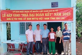 Ia Grai: Trao tặng 2 căn nhà cho hộ nghèo