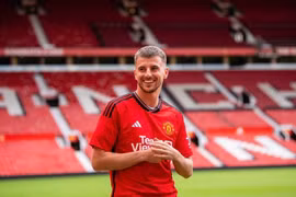 Mason Mount ra mắt Man United, nhận áo số 7