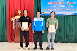 2 thanh niên huyện Chư Prông được trao tặng huy hiệu “Tuổi trẻ dũng cảm” 