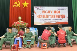 Tiếp nhận 120 đơn vị máu tình nguyện tại Lữ đoàn Thông tin 132 