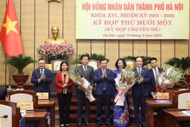 Bà Vũ Thu Hà được phê chuẩn bầu Phó Chủ tịch UBND TP. Hà Nội, bãi nhiệm ông Chử Xuân Dũng