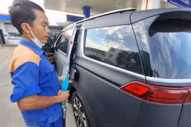 Quỹ bình ổn giá xăng dầu: Buông hay giữ?