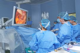 Ghép gan không cùng nhóm máu cho bệnh nhân 15 tuổi