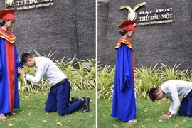 Tốt nghiệp thạc sĩ luật, chàng trai Quảng Ngãi quỳ lạy mẹ: 'Vạn lời cảm ơn cũng không đủ...'