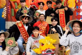 Thầy Việt mở trường tư ở Mỹ, giúp học sinh vào ĐH hàng đầu, có học bổng