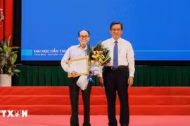 Vinh danh cụ ông 87 tuổi theo học bậc thạc sỹ chuyên ngành Văn học Việt Nam